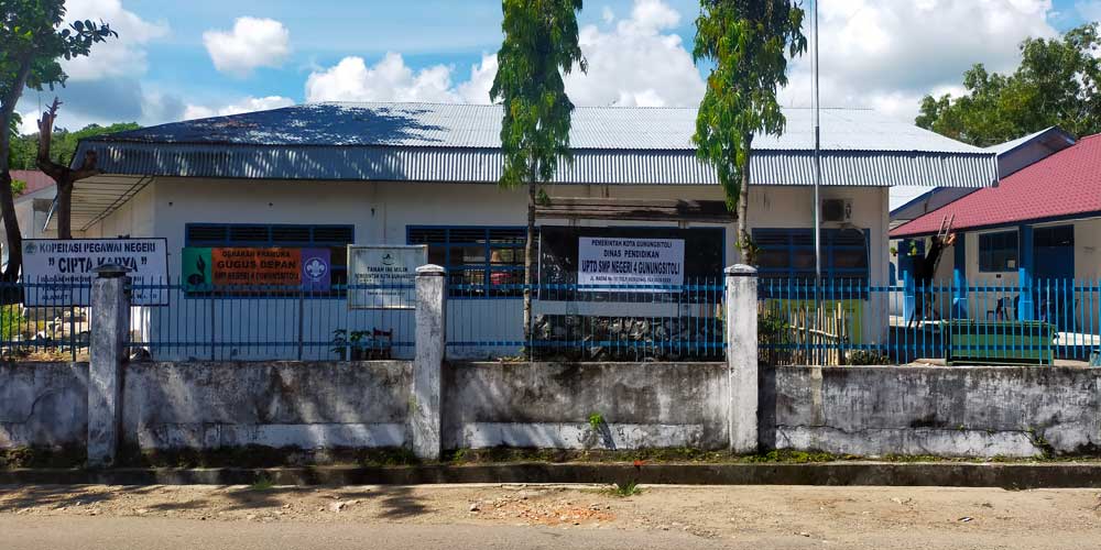 SEPI: Gedung SMP Negeri 4 Kota Gunungsitoli, Jalan Maena, Kelurahan Ilir, Kota Gunungsitoli.Adieli Laoli/Sumut Pos.