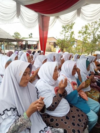 Sukarelawan Ustaz Sahabat (Usbat) Ganjar Sumut menggelar kegiatan istigasah dan doa bersama masyarakat serta majelis taklim di Delisedang, Kamis (9/2/2023).Ist/Sumut Pos