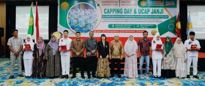 TERBAIK: Rektor Universitas Haji Sumatera Utara Prof Dian Armanto MPd MA MSc PhD (7 kiri) bersama undangan, orangtua dan mahasiswa berprestasi.