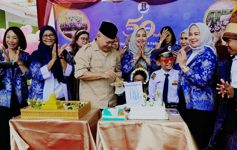 YPAC: Kepala Kepala Dinas Pendidikan Sumut Asren Nasution (tengah) menghadiri Milad 59 Tahun YPAC di Medan, Selasa (14/2).