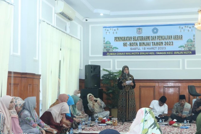 SAMBUTAN:Ketua TP PKK Kota Binjai Nurhayati Simanjuntak, saat menyampaikan sambutan.