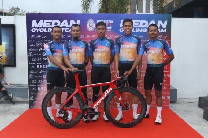 Atlet Medan Cycling Team siap bertarung adu kecepatan di ajang balap sepeda tour de Aceh 2023.(BAGUS SYAHPUTRA/SUMUT POS)