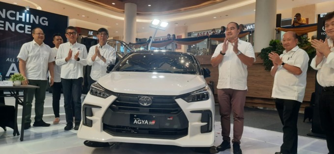 LAUNCHING: Fumitaka Kawashima, Anton Jimmi Suwandy, Leman Boediman dan lainnya, saat launching Toyota All New Agya dan All New Agya Gar Sport di Sun Plaza Medan, Rabu (15/3/2023).