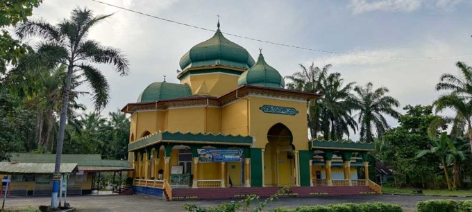 TERJAGA: Masjid Raya Kejeruan Selesai di Kelurahan Pekan Selesai, Kecamatan Selesai, Langkat yang dibangun tahun 1906 tetap terjaga.Teddy Akbari/Sumut Pos.
