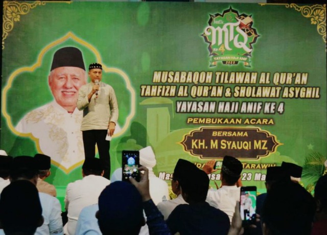 MTQ YHA: H Musa Rajekshah menyampaikan sambutan pada pembukaan Musabaqah Tilawah Al-Quran, Tahfizh Al-Quran dan Sholawat Asyghil Yayasan Haji Anif ke-4, Kamis (23/3) malam.DEDDI MULIA PURBA/SUMUT POS.