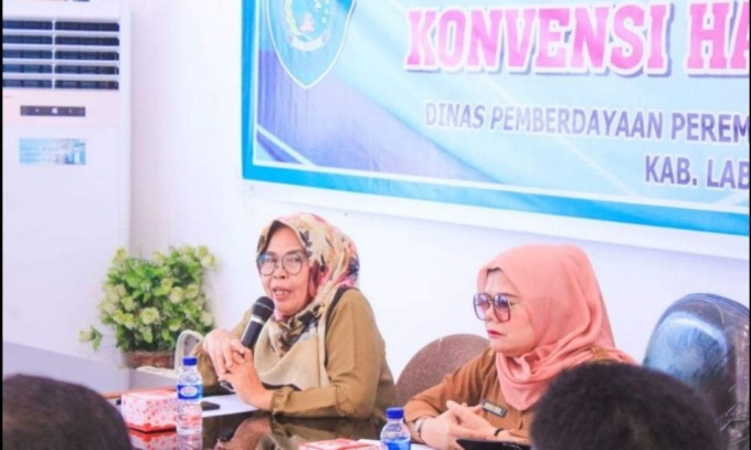 PELATIHAN: Dinas Pemberdayaan Perempuan dan Perlindungan Anak Labuhanbatu saat menggelar Pelatihan Konvensi Hak Anak (KHA). - fajar/sumut pos.