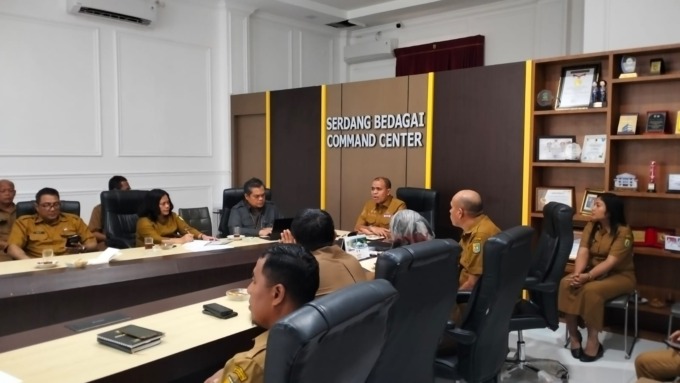 PIMPIN: Sekdakab Serdangbedagai M.Faisal Hasrimy ,AP, M.AP memimpin rapat  pencegahan Inflasi pasca Idul Fitri 1444 Hijriah.