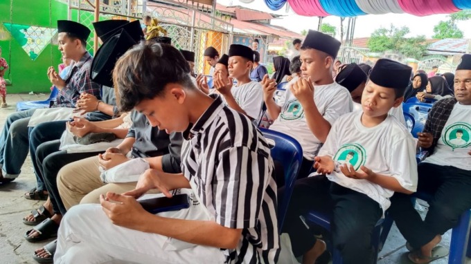 Tuan Guru Sahabat (TGS) Ganjar Sumut saat berikan pelatihan MC Majelis Taklim As-Syakinah di Desa Tembung, Kecamatan Percut Sei Tuan, Kabupaten Deli Serdang, Sumatera Utara, Sabtu (20/5/2023).