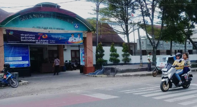 REUNI: SMA Negeri 5 Jalan Pelajar Medan.DEDDI MULIA PURBA/SUMUT POS.