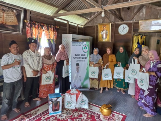 Santri Dukung Ganjar (SDG) Sumut memberikan bantuan berupa pengeras suara (sound system) ke Majelis Taklim Al-Iman di Dusun 3, Desa Sei Nangka, Kecamatan Sei Kapayang, Kabupaten Asahan, Sumut, Kamis (18/5/2023).