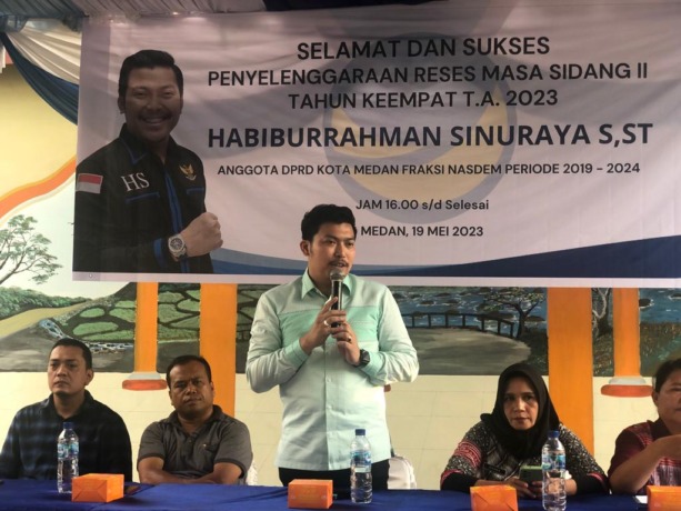 RESES: Anggota DPRD Medan Fraksi NasDem, Habibburrahman Sinuraya saat menggelar Reses Masa Sidang II Tahun Keempat T.A. 2023 di Jalan Bunga Turi 1, Kelurahan Sidomulyo, Kecamatan Medan Tuntungan, Jumat (19/5/2023) sore