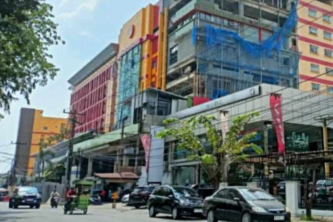 DIDUGA LANGGAR: Renovasi RS Bunda Thamrin di Jalan Sei Batang Hari No.52, Kelurahan Babura, Medan Sunggal, diduga langgar aturan.