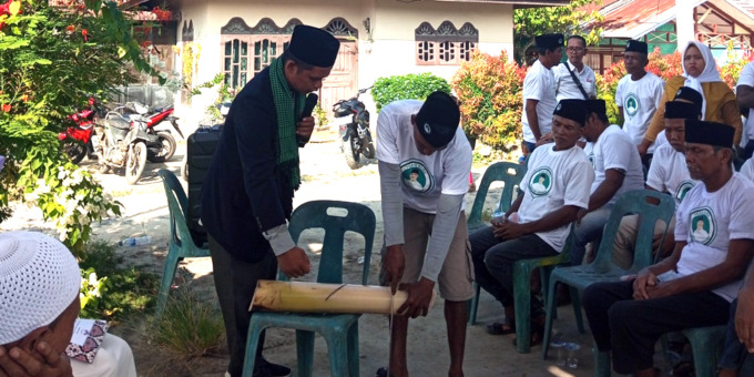Sukarelawan pendukung Ganjar Pranowo yang tergabung dalam Tuan Guru Sahabat (Ganjar) Sumut kembali menggelar pelatihan sembelih Hewan Qurban di Dusun II, Desa Cempedak Lobang, Kecamatan Sei Rampah, Kabupaten Serdang Bedagai, Sumut, Senin (5/6).