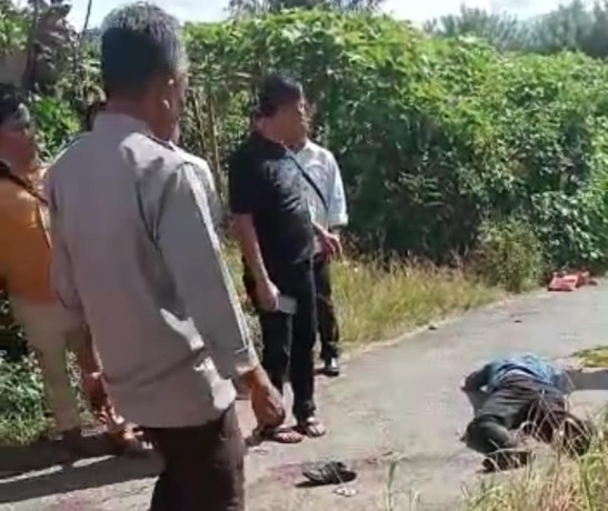 Personel Satreskrim Polres Dairi melakukan olah TKP atas kasus pembunuhan terhadap Tonny Samosir ASN Dinas PUPR Pemprovsu di Jalan Kutalama, Kelurahan Panji Dabutar, Kecamatan Sitinjo, Kamis (1/6/2023). (Istimewa/Sumut Pos)