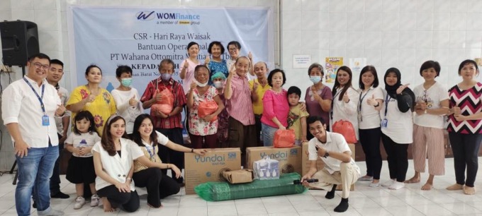 WOM Finance Berikan Bantuan ke Vihara di Hari Raya Waisak.(ist/SUMUT POS)