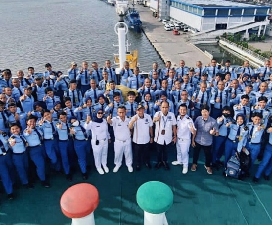 KM KELUD: Taruna dan taruni Politeknik Adiguna Maritim Indonesia mengikuti study on board di KM Kelud pada 22 Mei 2023. (ISTIMEWA)