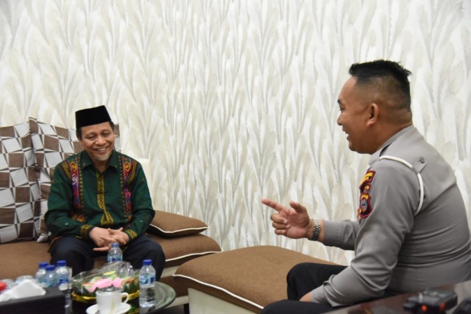 KUNJUNGAN: Wakil Ketua DPRD Medan, H Rajudin Sagala saat berkunjung ke Satlantas Polrestabes Medan, Jalan Adi Negoro, Kelurahan Gaharu, Kota Medan, Selasa (20/06/2023).