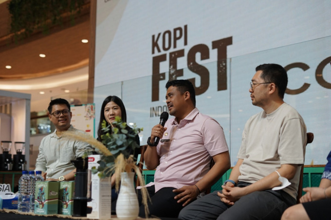 APRESIASI: Wali Kota Medan Bobby Nasution memberikan apresiasi dan dukungan terhadap Kopi Fest Indonesia 2023 di Sun Plaza, Rabu (5/7). (IST)