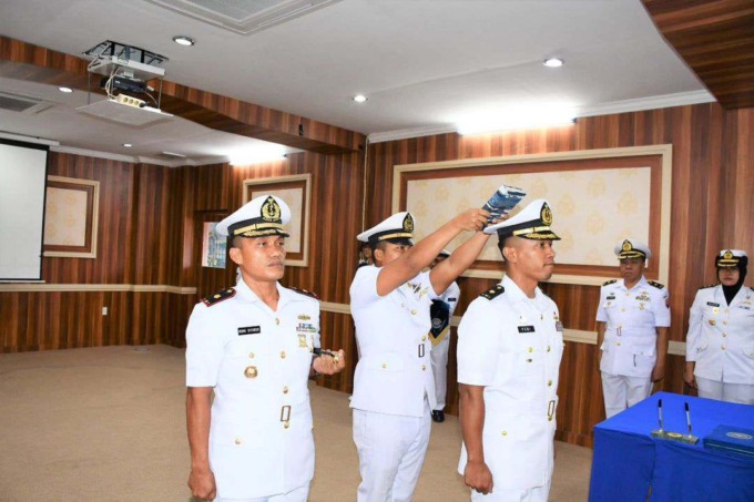 JABATAN: Serah terima jabatan Komandan. KRI Torani-860 dari Mayor Laut (P) Romy Sitorus, S.E, kepada Mayor Laut (P) Feby Awal Romansyah, di Gedung Serbaguna Satrol Lantamal I, Jalan Bengkalis Belawan, Rabu (26/07/2023).