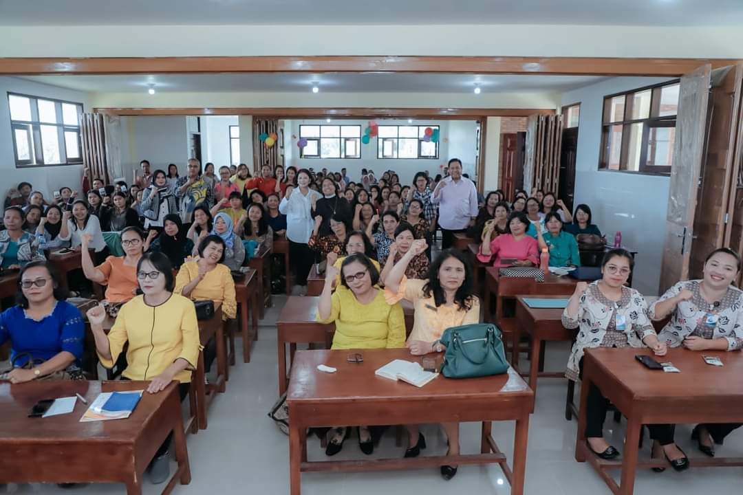 DIABADIKAN: Bupati Dairi, Eddy KA Berutu diabadikan bersama peserta workshop, Sabtu (15/7/2023).Istimewa.