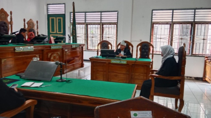 PUTUSAN: Majelis hakim membacakan putusan terhadap dr Tengku Gita, terdakwa penyuntik vaksin kosong, Kamis (27/7/2023).