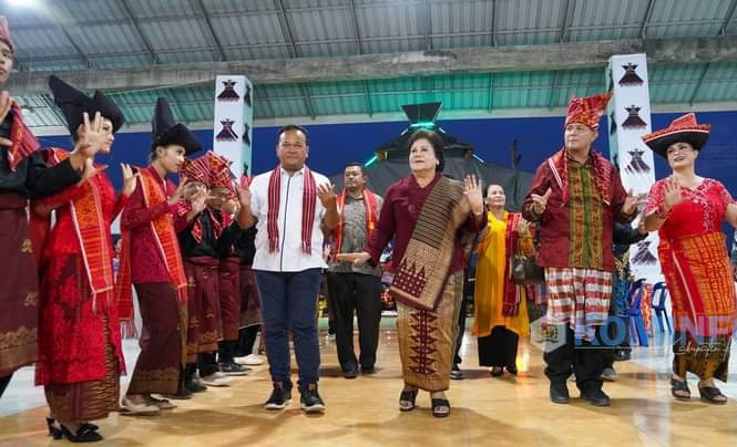 BUDAYA: Bupati Karo Cory Sriwaty Sebayang menghadiri Pagelaran Seni Budaya Daerah (PSBD) V 2023 Kabupaten Asahan ‘Etnis Karo’ yang dilaksanakan di Lapangan PSBD Kisaran, Kabupaten Asahan.