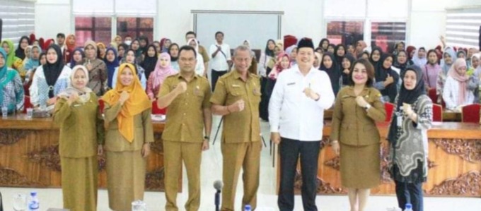 PEMBINAAN:Pemkab Labuhanbatu Tingkatkan Fungsi KPM dan Kader Posyandu memberikan pembinaan peran dan fungsi dua kader yang paling sering bersentuhan dengan masyarakat. fajar/SUMUT POS.