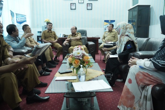 AUDIENSI: Sekretaris Daerah Asahan, Drs John Hardi Nasution merima audensi YAI Cabang Kisaran.