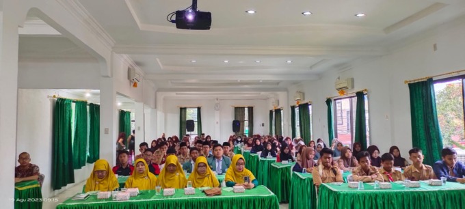 Ratusan pelajar SMA/Sederajat mengikuti Pelatihan Bilal Mayit yang diselenggarakan Komisi Pemberdayaan Perempuan, Remaja dan Keluarga MUI Kota Pematang Siantar, Sabtu (19/8) pagi.