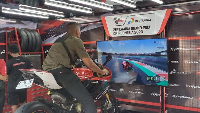 Pertamax Turbo The Ultimate Box MotoGP hadir di Kota Medan.(BAGUS SYAHPUTRA/SUMUT POS)