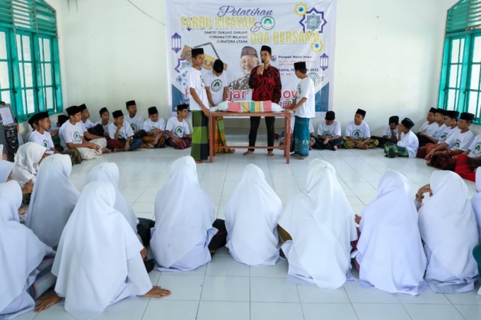 Satri Dukung Ganjar saat menggelar pelatihan fardu kifayah di Ponpes Nurul Iman, Desa Silau Dunia, Kecamatan Silau Kahean, Kabupaten Simalungun, Sumatera Utara, Kamis (10/8).