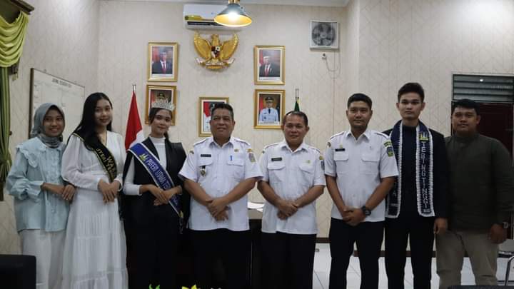 TERIMA: Pj Wali Kota Tebingtinggi Syarmadani ketika menerima Pengurus putra putri Kota Tebingtinggi tahun 2022 di Rumah Dinas Wali Kota.