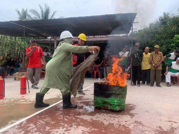 Selain melakukan pemantauan hotspot, petugas patroli Perusahaan juga mengajak masyarakat sekitar untuk meningkatkan kewaspadaan terhadap bahaya karhutla,terutama di desa yang memiliki potensi tinggi terjadi kebakaran.