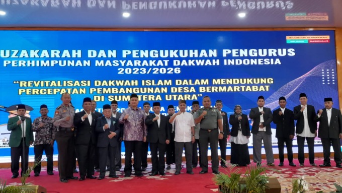 PMDI: Gubsu dan undangan pengukuhan bersama pengurus Perhimpunan Masyarakat Dakwah Indonesia di Aula Tengku Rizal Nurdin Medan.ISTIMEWA.