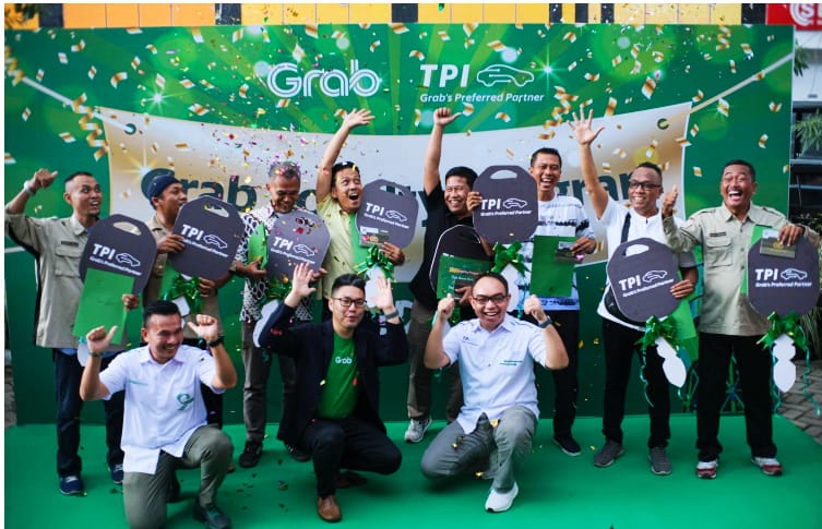8 Mitra Pengemudi Setia di Medan Dapat Mobil dari Grab.(ist/SUMUT POS)