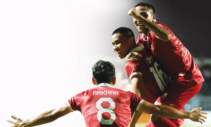 Lolos  ke FINAL: Para pemain Timnas Indonesia U-23 merayakan gol ke gawang Thailand, tadi malam. Timnas Indonesia lolos ke final Piala AFF U-23 setelah melumat Thailand dengan skor 1-3.