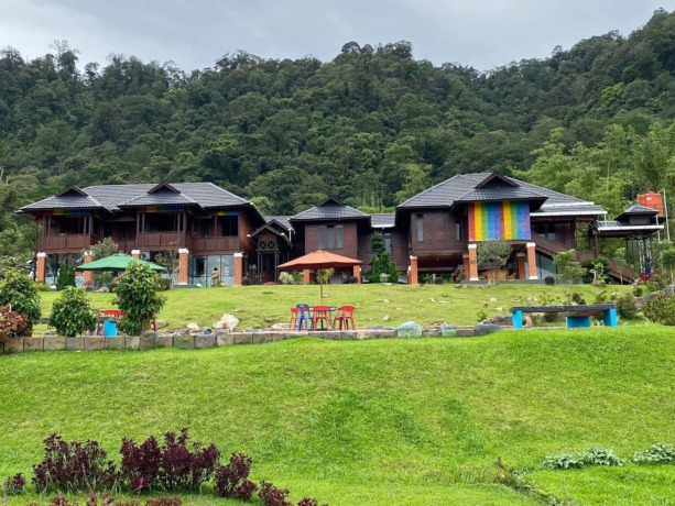 Istimewa klasik: Pamah Semelir Cottage Bernuansa Klasik di Dusun Pamah Semelir Desa Tangkahan Kecamatan Sei Bingai.