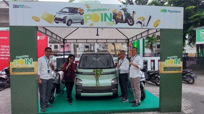 UMUMKAN: Komisaris Pegadaian, Deputi Operasional, Kepala Audit Intern, dan Pimpinan Cabang Medan Utama, saat mengumumkan program Undian Pegadaian Poin.