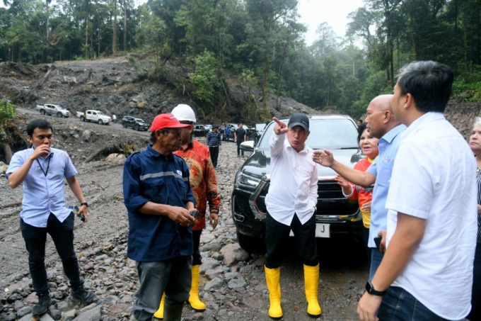 TINJAU: Gubernur Sumut, Edy Rahmayadi saat tinjau progres pembangunan Medan-Berastagi.(ist/SUMUT POS)