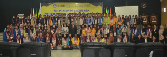 USM INDONESIA: Welcome ceremony penyambutan 103 peserta program Pertukaran Mahasiswa Merdeka (PMM) 3 Tahun 2023 di Kampus Universitas Sari Mutiara (USM) Indonesia, Jumat (1/9). (DEDDI MULIA PURBA/SUMUT POS)