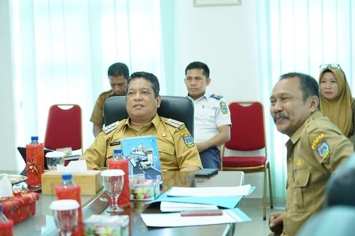 RAKOR: Pj Wali Kota Tebingtinggi Syarmadani ketika memimpin rakor pengendalian inflasi bersama TPID, OPD dan Steakholder di Gedung Balai Kota Jalan Sutomo Kota Tebingtinggi.