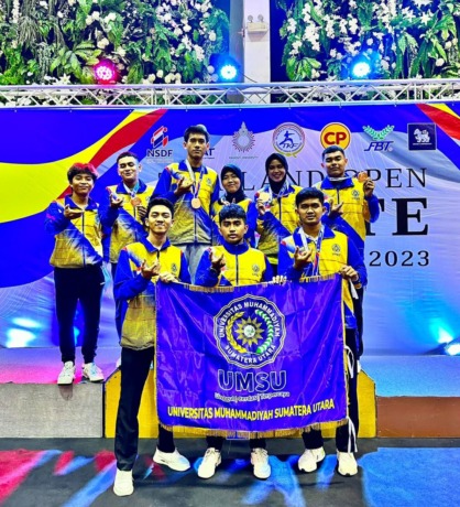 KEJUARAAN: Mahasiswa dan mahasiswi UMSU ikuti Kejuaraan Karate Internasional Thailand Open 2023.(ist/SUMUT POS)