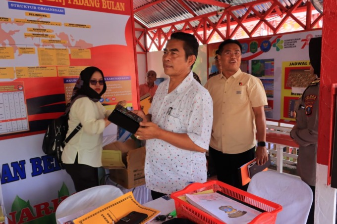 KUNJUNGAN: Tim penilai Polda Sumut melakukan kunjungan ke Kampung Bebas Narkoba (KBN) di kawasan Jalan Padang Bulan, Rantau Utara, Kamis (21/9/2023). (fajar)