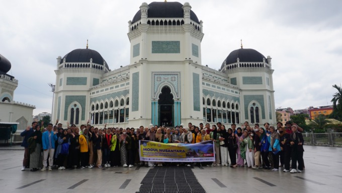 MASJID: Peserta PMM3 USM Indonesia berkunjung ke Masjid Raya Al Mashun.