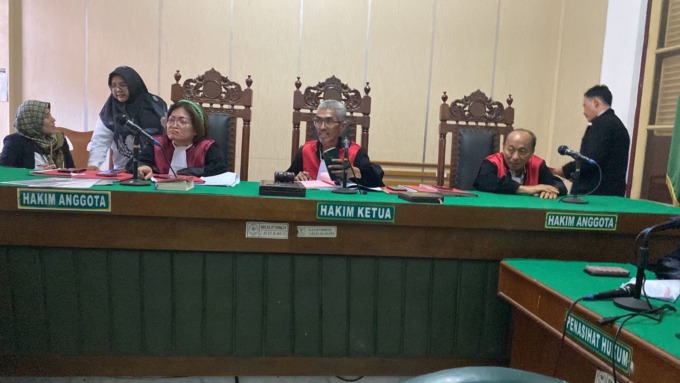 SIDANG: Majelis hakim menyidangkan Riski Nanda, terdakwa kasus sabu secara virtual, Jumat (29/9/2023)