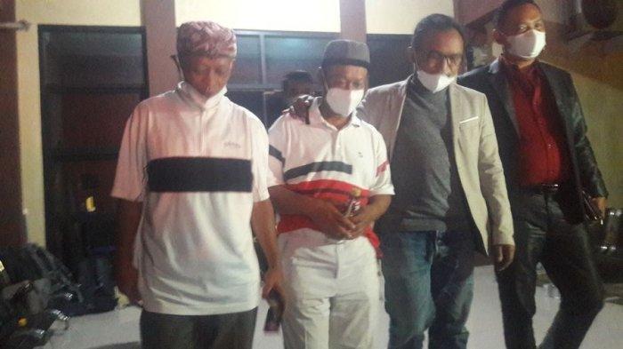 TERSANGKA: Yosep ayah dari korban diamankan polisi sebagai tersangka pembuhuh anak dan istrinya sendiri di Subang.