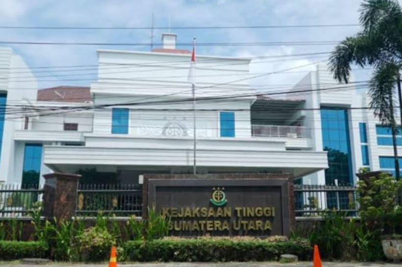 DEPAN: Gedung Kejati Sumut tampak dari depan.