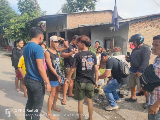 GEREBEK: Satuan Narkoba (Sat Narkoba) Polres Pelabuhan Belawan Kemabli menggelar operasi Grebek Kampung Narkoba (GKN) di Jalan Kawat 1, Gang Impian, Lingkungan 19, Kelurahan Tanjung Mulia, Kecamatan Medan Deli, Sabtu, (21/10/2023).