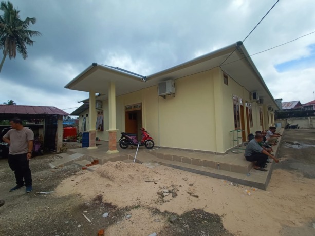 BANGUN: Rumah dinas Kejaksaan Negeri Nias Selatan yang dibangun oleh Pemkab Nias Selatan, Senin (30/10/2023).