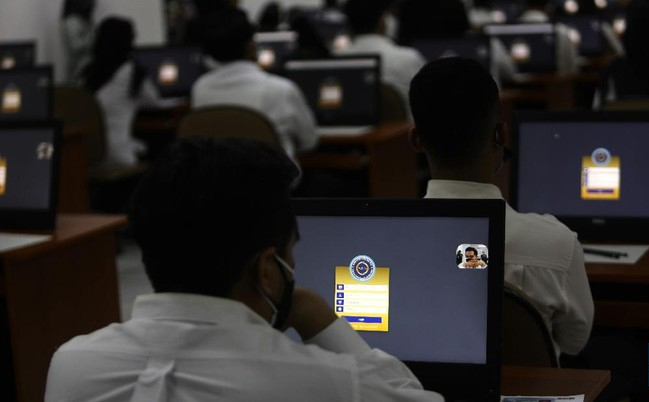 SELEKSI: Peserta seleksi CASN mengikuti seleksi di kantor BKN beberapa waktu lalu. Jelang penutupan pendaftaran seleksi CASN 2023, portal pendaftaran ngadat membuat calon peserta tak bisa mengakses.